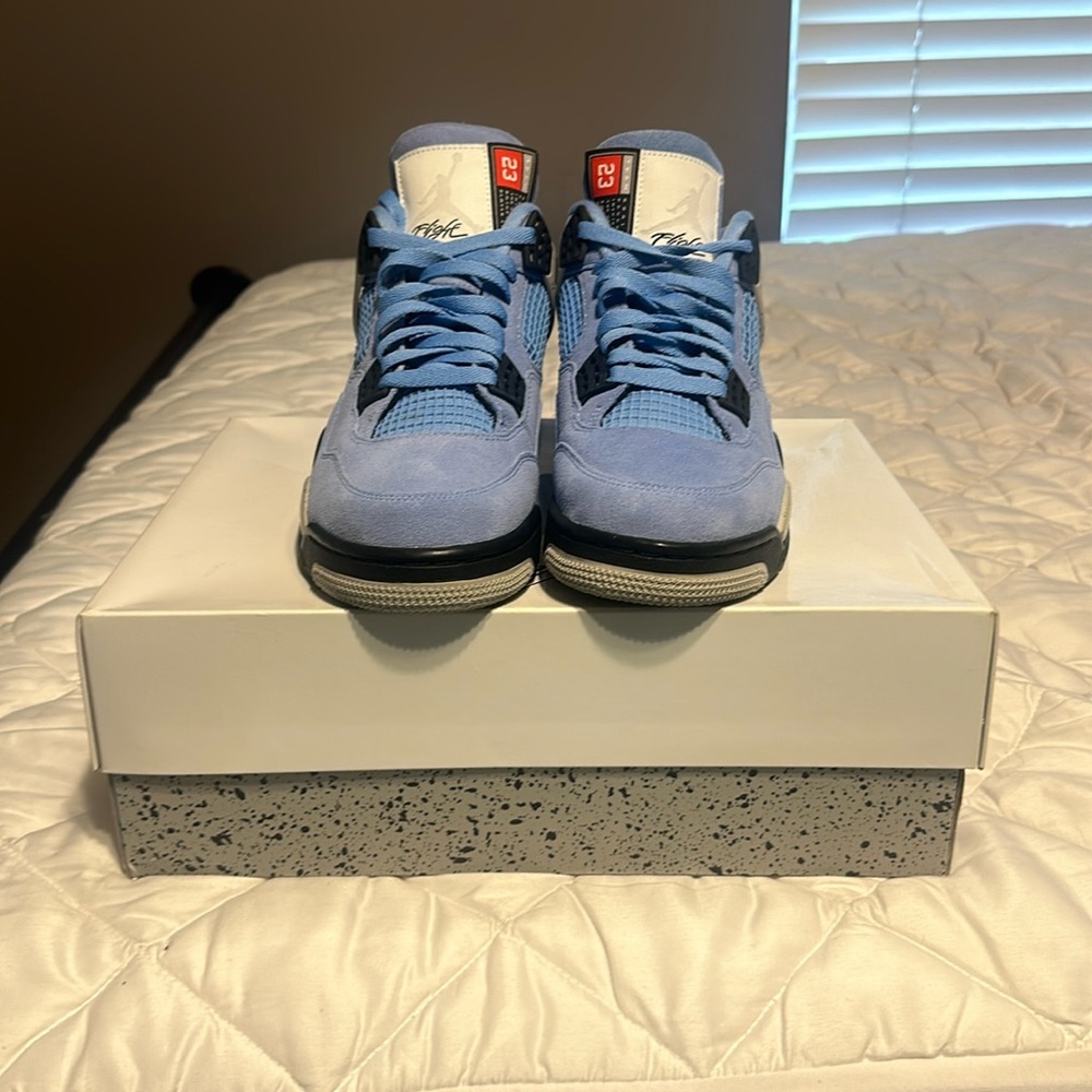 Air Jordan Retro 4, 10.5, University Blue